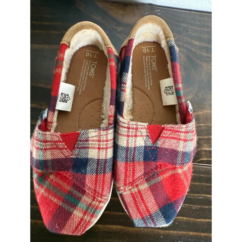 TOMS Kids Plaid Slip On Shoes Fuzzy Lined Loafers Size 10‎ Red Blue Cozy